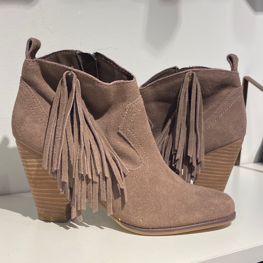Steve Madden Tan Suede Fringe Ankle Booties